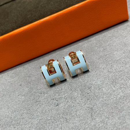 [CLOVER JEWELRY]POP H SKY BLUE STUD EARRINGS