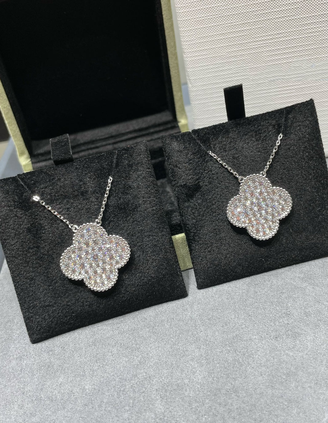 [CLOVER JEWELRY]CLOVER 25MM LARGE PENDANT DIAMOND PAVED SILVER NECKLACE