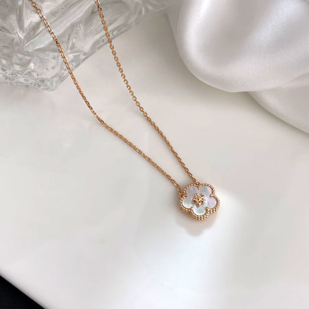 [CLOVER JEWELRY]LUCKY  WHITE MOP  PLUM BLOSSOM NECKLACE