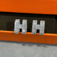[Clover Jewelry]H STUD EARRINGS WITH SILVER DIAMONDS