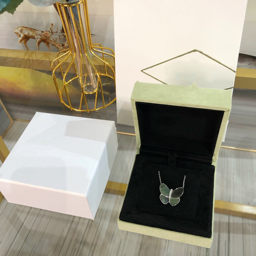 [CLOVER JEWELRY]LARGE BUTTERFLY SILVER PENDANT DIAMOND NECKLACE